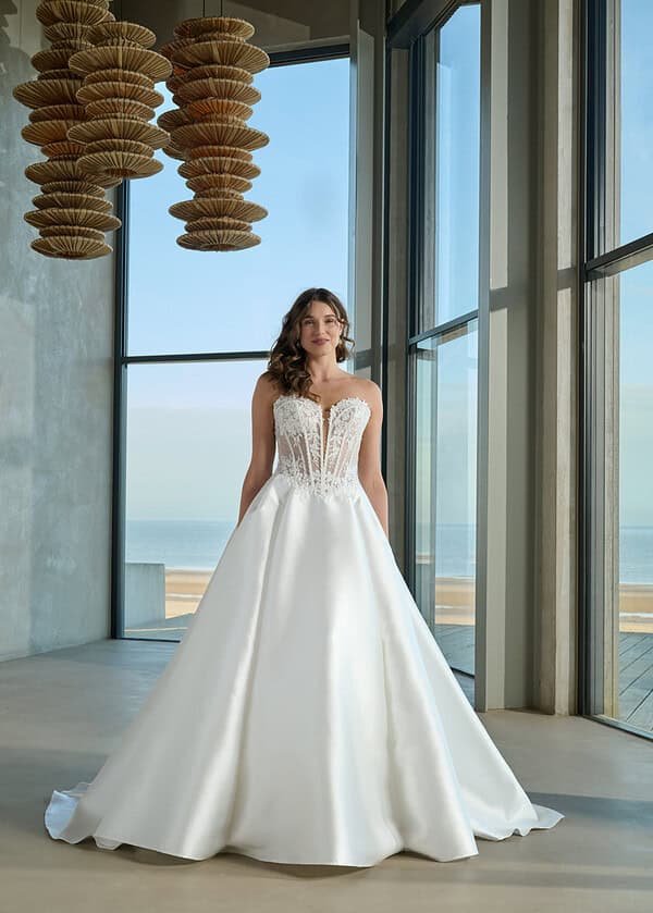 Trouwjurk Gloria van Azuree kopen bij Weddings 3