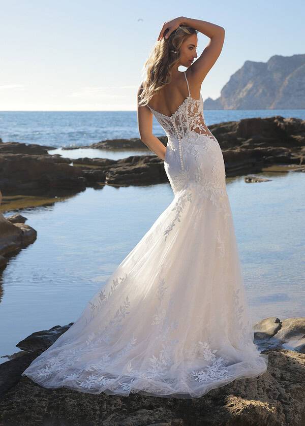Trouwjurk Goddess van Azuree kopen bij Weddings 1