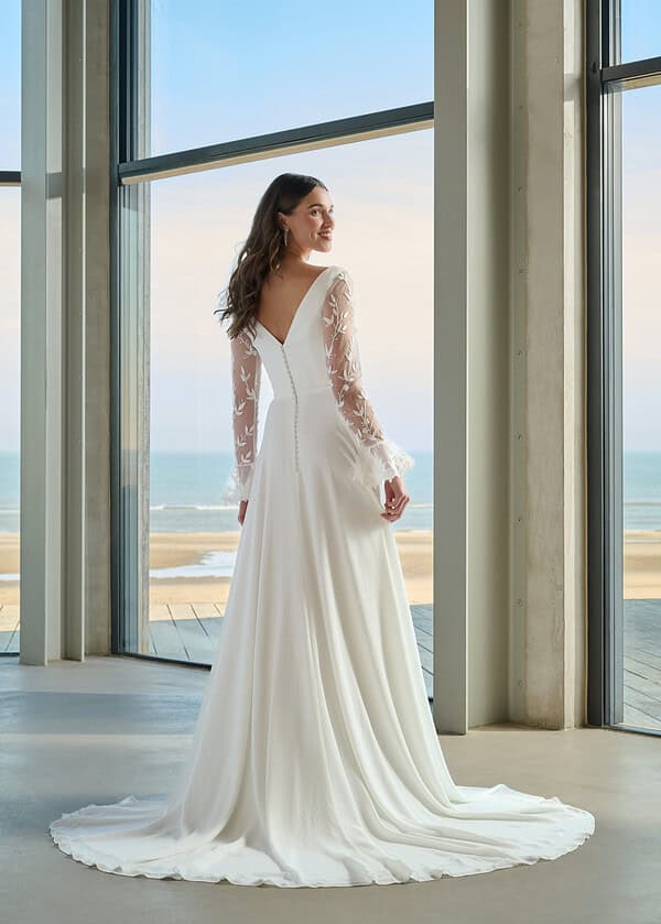 Trouwjurk Lazaro van Azuree kopen bij Weddings 1