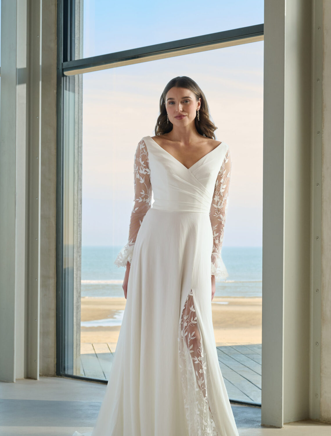 Trouwjurk Lazaro van Azuree kopen bij Weddings 3