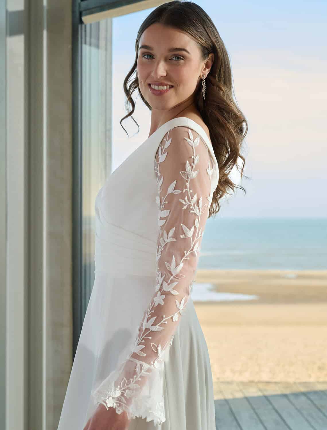 Trouwjurk Lazaro van Azuree kopen bij Weddings 4