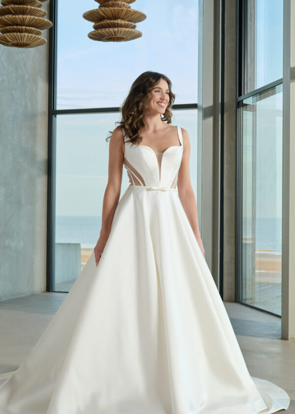 Trouwjurk Libra van Azuree kopen bij Weddings 3