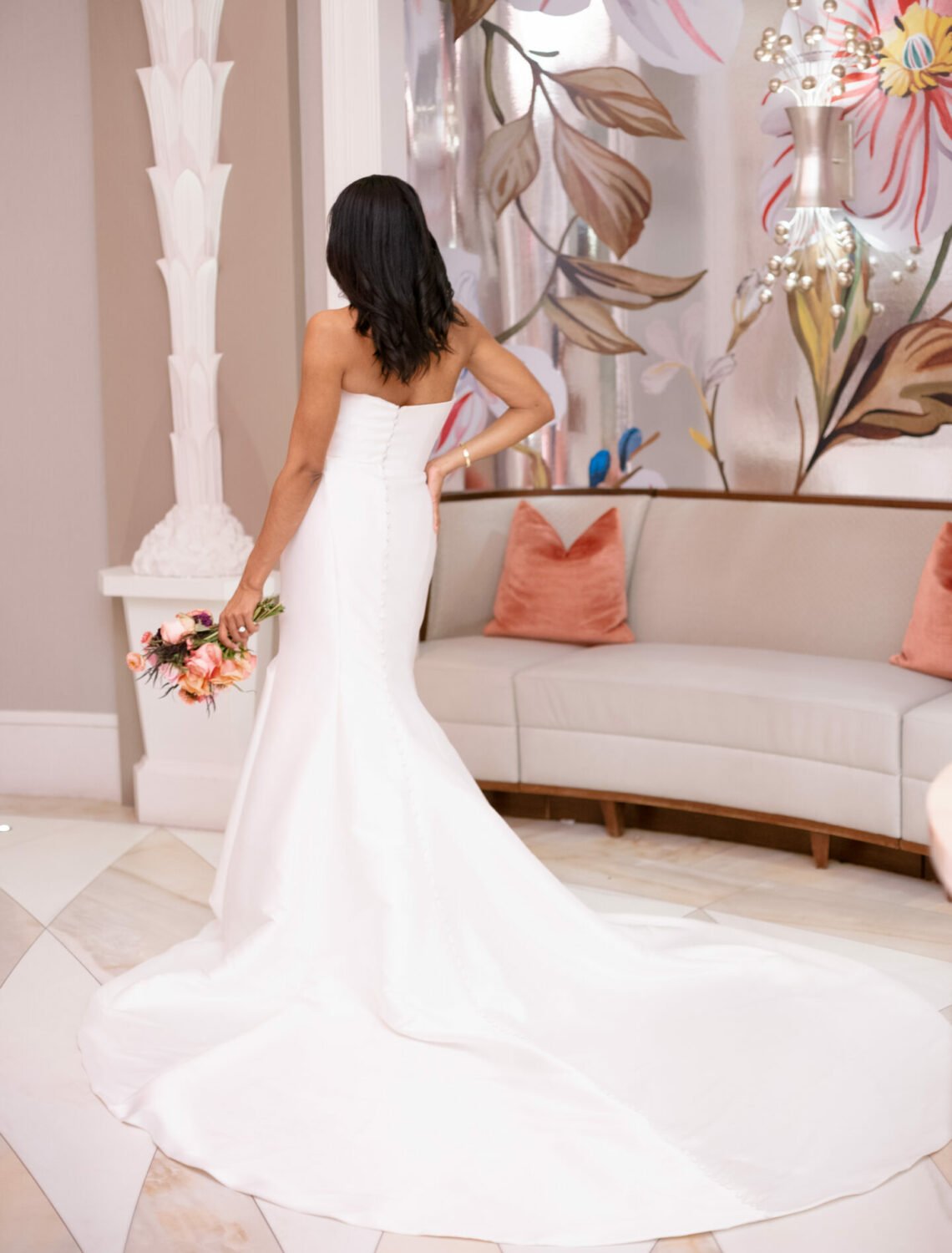 Trouwjurk D3822 van Essense of Australia kopen bij Weddings 3