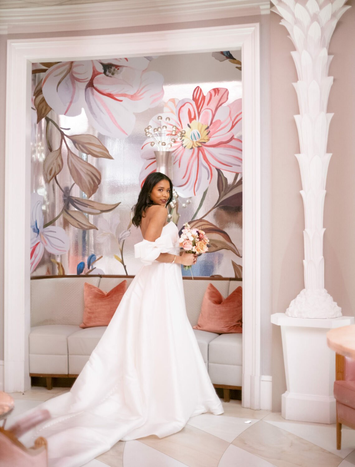 Trouwjurk D3822 van Essense of Australia kopen bij Weddings 6