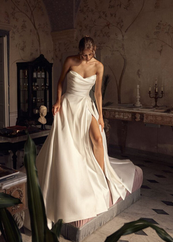 Trouwjurk Marcella van Modeca kopen bij Weddings 4