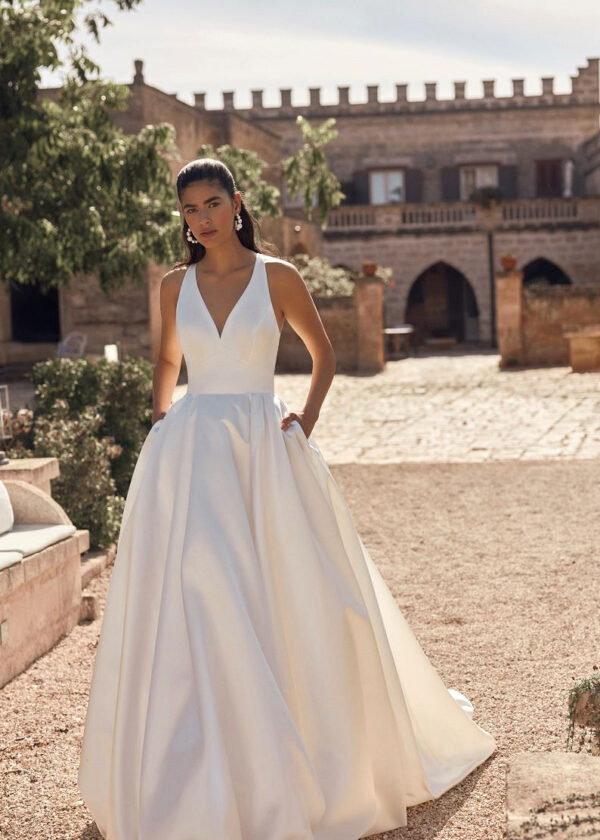 Trouwjurk Morina van Modeca kopen bij Weddings 4