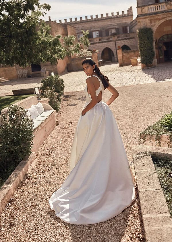 Trouwjurk Morina van Modeca kopen bij Weddings 1