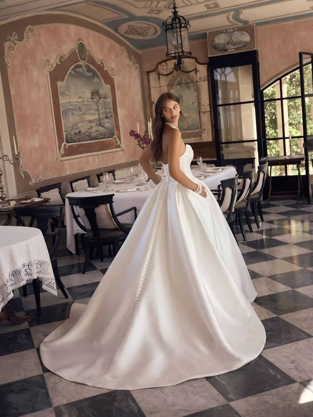 Jurk Mystique van Modeca nu kopen bij Weddings 1