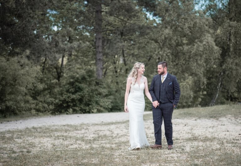 Happy bride trouwjurk bij weddings