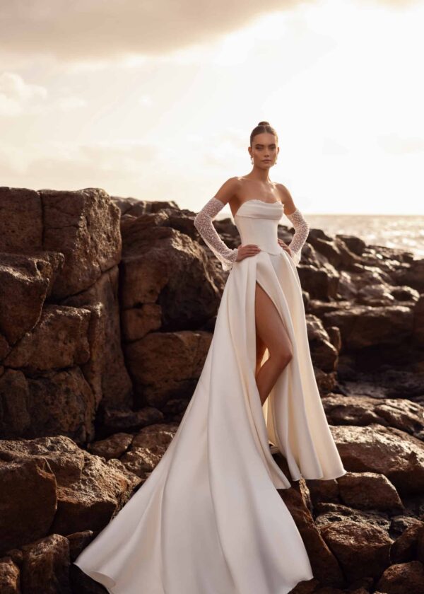 Trouwjurk Sarabi van DAMA Couture kopen bij Weddings 1