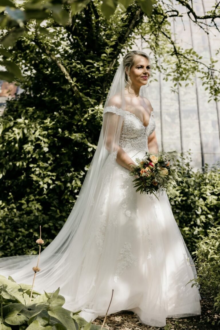 Happy Bride - Weddings