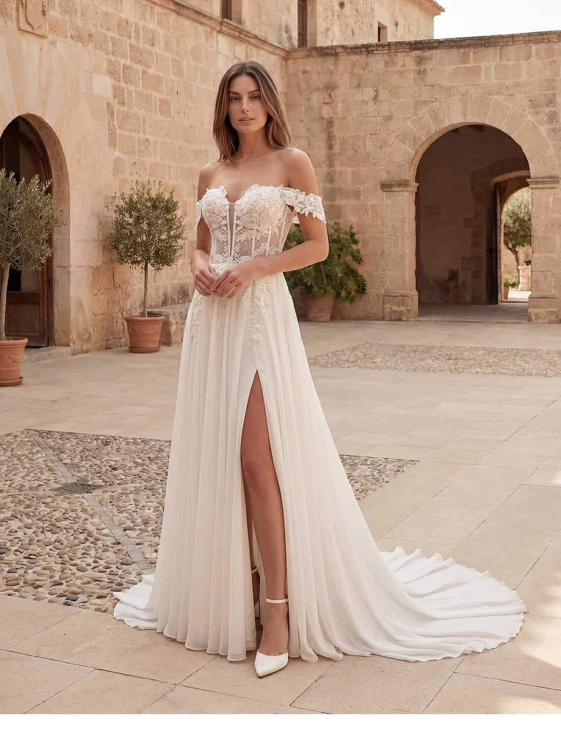 Trouwjurk AL135 van Fashion Queen kopen bij Weddings 1