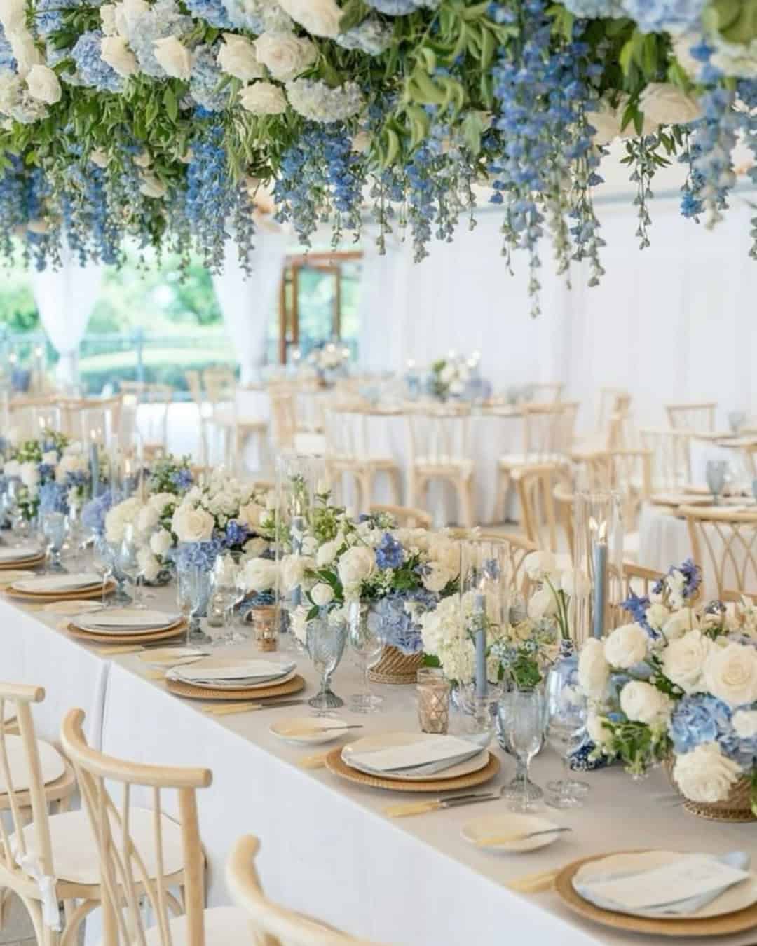 Bruiloft inspiratie coastal & mediterranean wedding tafel details wit met bloem bloem