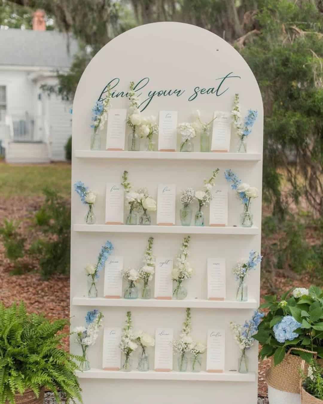 Bruiloft inspiratie coastal & mediterranean wedding welkomstbord find your seat