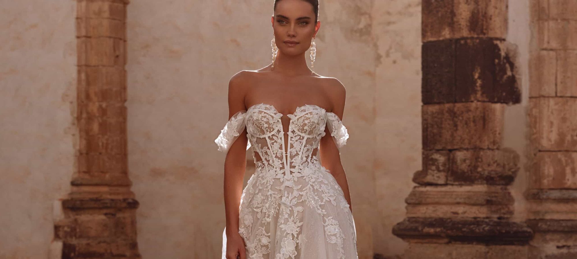 Trouwjurk dama couture met kant en off shoulder top