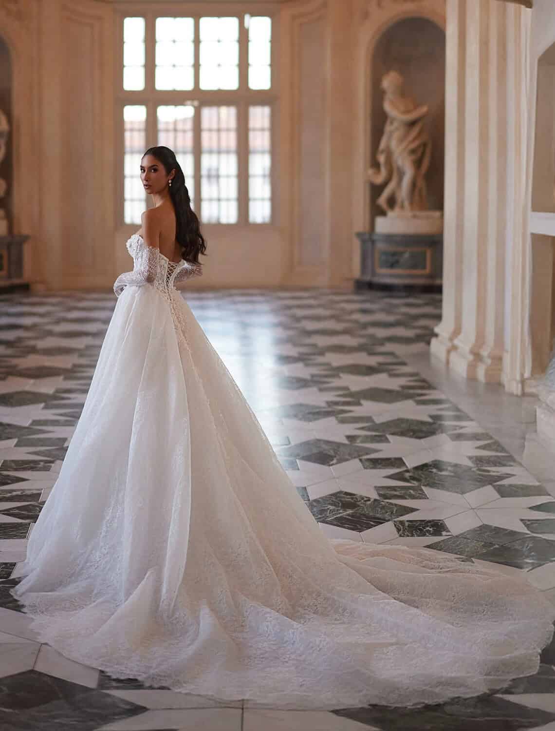 estelle2-romantic-wedding-dress-a-line-cathedral-train-sweetheart-neckline-with-lace-detail-bridal-gown-dominiss-couture-arcana-dominii-10113200