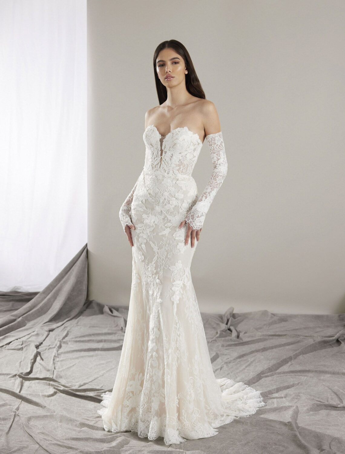 Trouwjurk Hart van Pronovias kopen bij Weddings 1